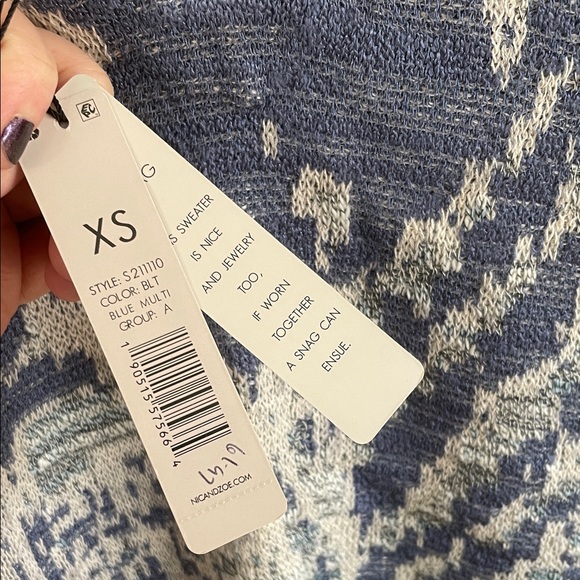 NWT Nic + Zoe Abstract Blue and Cream V-neck Cuffed Short Sleeve Sweater XS - Picture 4 of 10